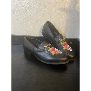NWT H&M womens black skull and rose faux leather loafers with gold Link size 9